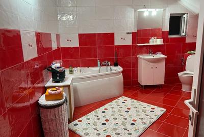 Casă cu 4 camere cu Teren 600 Mp în Central