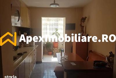 Apartament cu 3 camere decomandat în Tei