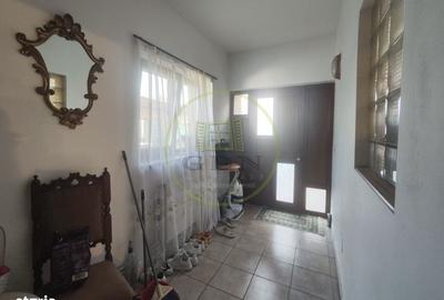 Casă cu 4 camere în Șimnicu de Jos