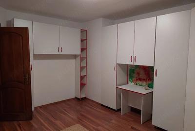 Apartament cu 3 camere decomandat în Tractorul - 1