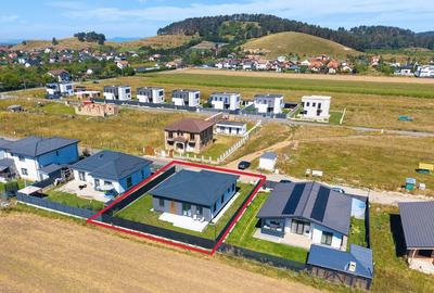 Casă cu 4 camere cu Teren 500 Mp în Central