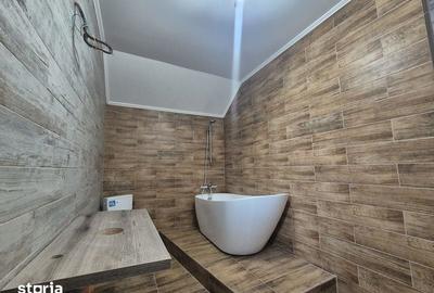 Casă cu 4 camere cu Teren 300 Mp în Central