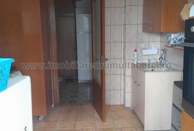 Apartament cu 3 camere decomandat în Drumul Taberei