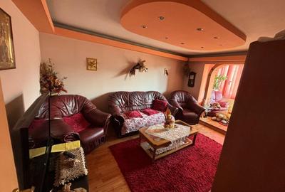 Apartament cu 3 camere decomandat în Drumul Carului