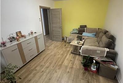Apartament cu 3 camere decomandat, mobilat în Lipovei