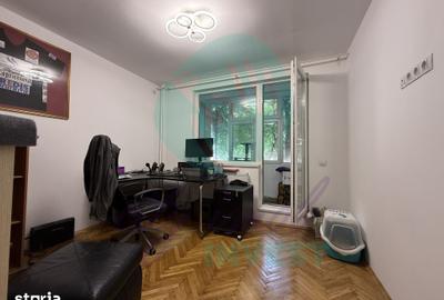 Apartament cu 3 camere semidecomandat în Obor