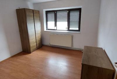 Apartament cu 3 camere decomandat în Dorobanți 1