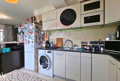 Apartament cu 3 camere semidecomandat, mobilat în 1 Decembrie - 2