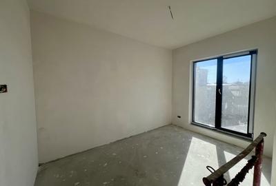 Duplex cu 5 camere cu Canalizare în Ghiroda - 4