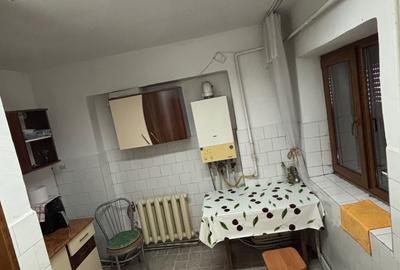Apartament cu 3 camere semidecomandat în Exterior Vest