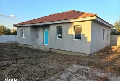 Casă cu 4 camere cu Teren 100 Mp în Sânmartin