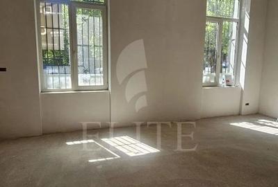 Apartament cu 4 camere în Central - 2