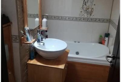 Apartament semidecomandat în Tei