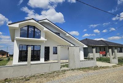 Casă cu Teren 570 Mp în Sânmartin - 1