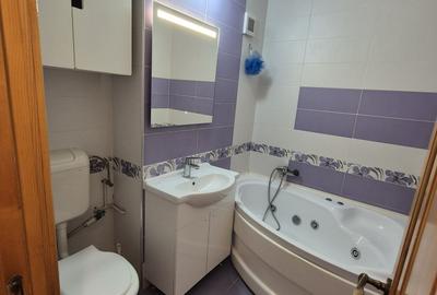 Apartament cu 3 camere semidecomandat în Craiovei