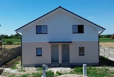 Duplex cu 2 camere cu Canalizare în Remetea Mare - 2
