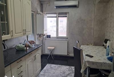 Apartament cu 4 camere decomandat în Central - 3