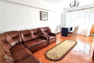 Apartament cu 4 camere decomandat, mobilat în Ultracentral