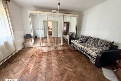 Casă cu 5 camere cu Teren 1300 Mp în Central