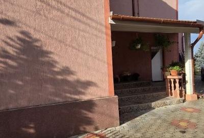 Casă cu 4 camere în Central