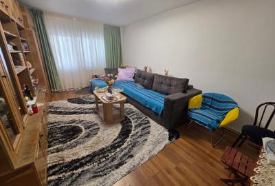 Apartament cu 3 camere decomandat în Calarași 4