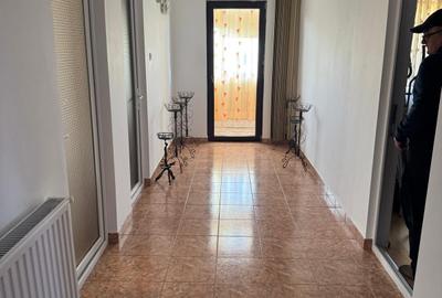 Casă cu 7 camere cu Canalizare în Central - 7