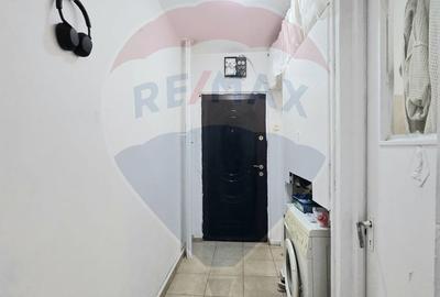 Apartament cu 2 camere semidecomandat în Craiovița Nouă