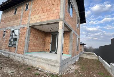 Casă individuală cu 4 camere cu Canalizare în Est - 3