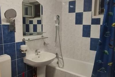 Apartament cu 3 camere semidecomandat în Crângași