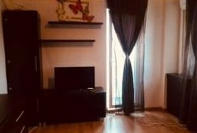 Garsonieră decomandată în Titan