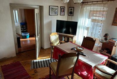 Casă cu 3 camere în Săcărâmb
