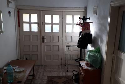 Casă individuală cu 3 camere cu Canalizare în CET - 16
