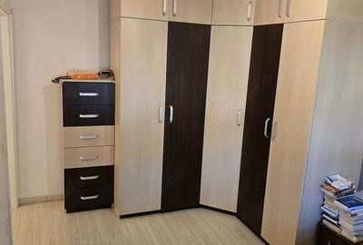 Apartament cu 3 camere semidecomandat în Gheorghe Lazăr
