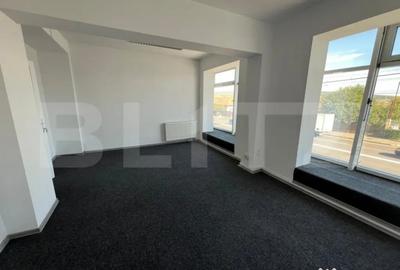 Spațiu comercial, de 130 mp, în Central - 3