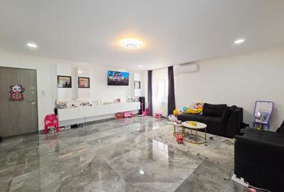 Apartament cu 4 camere decomandat în - 1