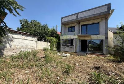 Casă individuală cu 4 camere cu Canalizare în 1 Mai