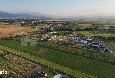 Teren de 17400 mp, în Stupini