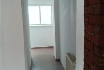 Casă individuală cu 6 camere cu Canalizare în Titulescu - 10