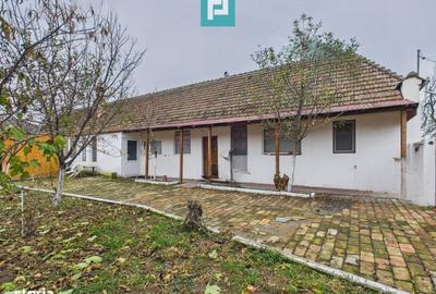 Casă cu 3 camere decomandat cu Teren 300 Mp în Central