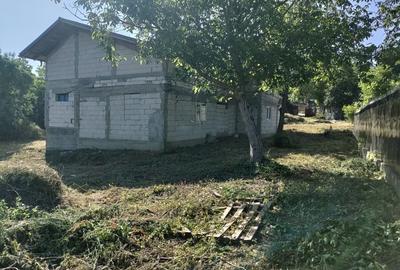 Casă cu 4 camere în Ciuta