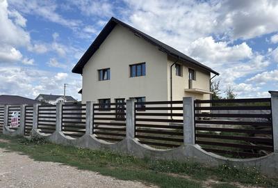 Casă cu 4 camere în Dumbrăveni