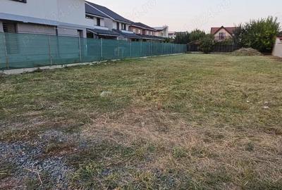 Teren de 640 mp, în Dumbrăvița