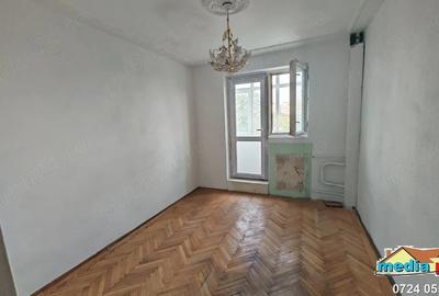 Apartament cu 3 camere decomandat în Micro 19
