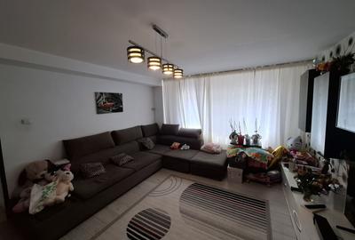 Apartament cu 4 camere decomandat în Poarta 6