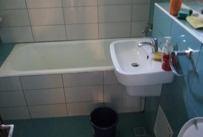 Apartament cu 4 camere decomandat în 7 Noiembrie - 9