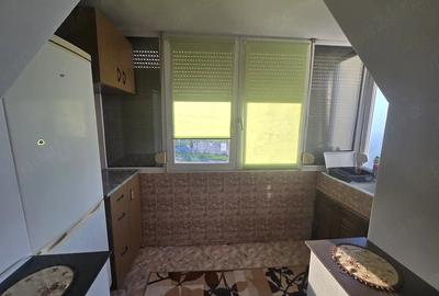 Apartament cu 3 camere decomandat în Nufărul