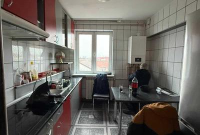 Apartament cu 3 camere decomandat în Central