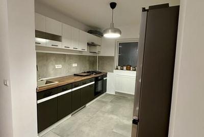 Apartament cu 3 camere decomandat în Titan