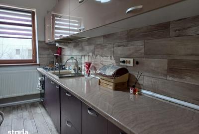 Apartament cu 3 camere decomandat, mobilat în Primo