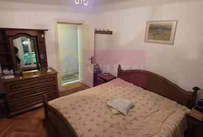 Casă cu 6 camere în Central